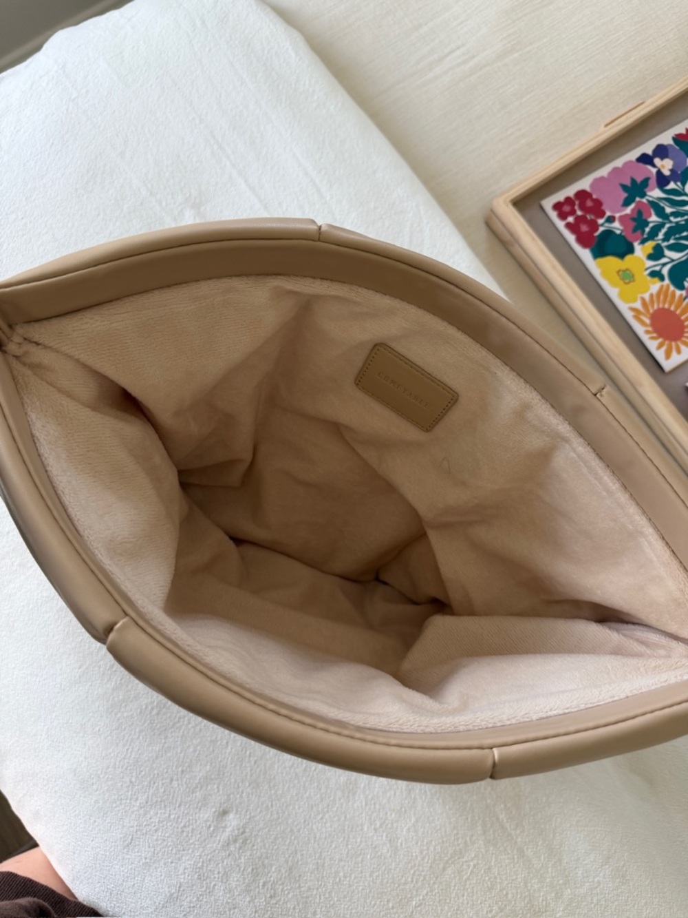 CREAM MAGNETIC LAPTOP CASE 16” - Picture 3 of 3